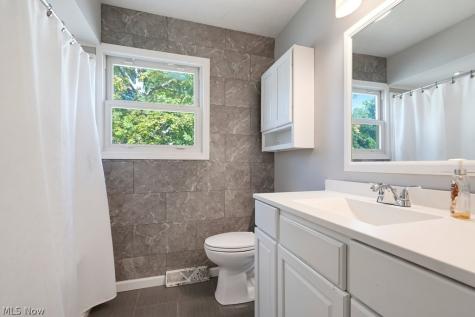 1295 Mohegan Trail Willoughby OH 44094