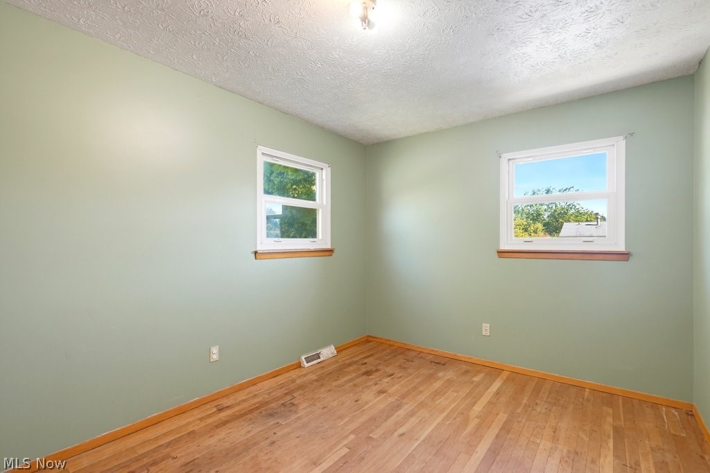 1295 Mohegan Trail Willoughby OH 44094