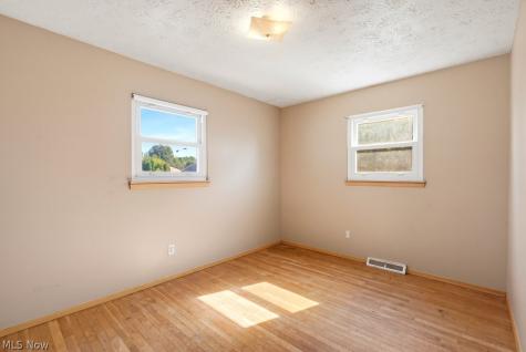 1295 Mohegan Trail Willoughby OH 44094