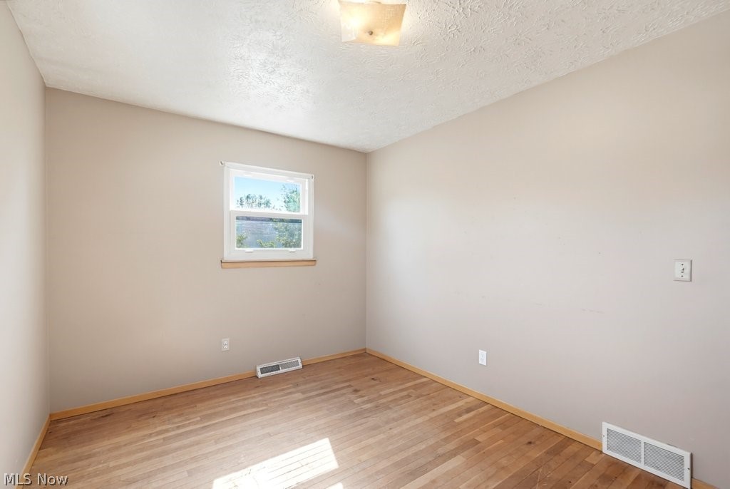 1295 Mohegan Trail Willoughby OH 44094