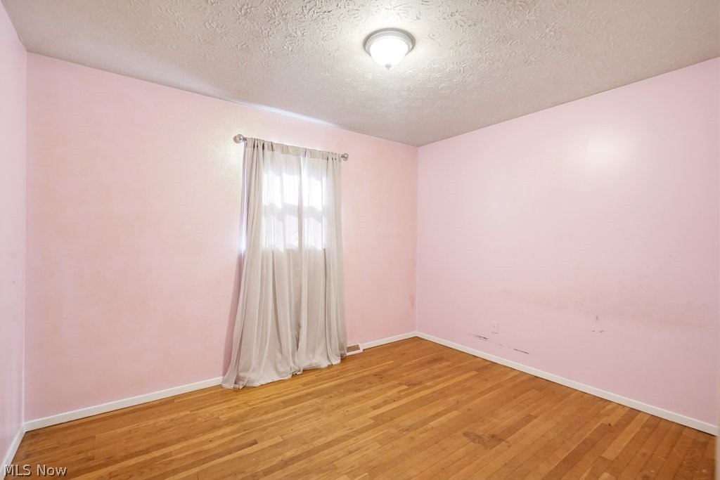 1295 Mohegan Trail Willoughby OH 44094
