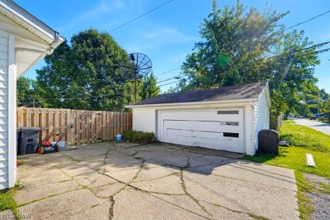 1295 Mohegan Trail Willoughby OH 44094