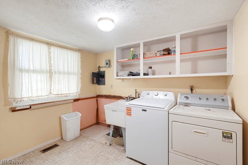 1295 Mohegan Trail Willoughby OH 44094