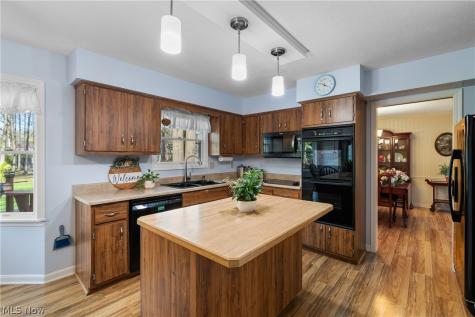 2180 Macon Court Westlake OH 44145
