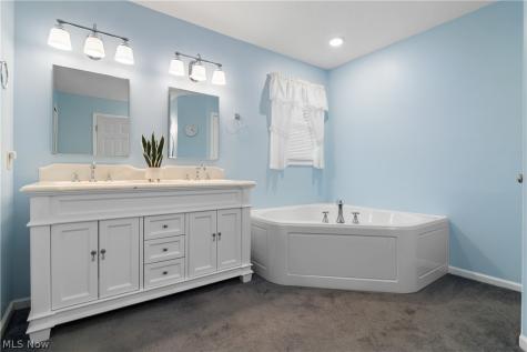 2180 Macon Court Westlake OH 44145