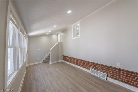 37 Arlington Circle Wickliffe OH 44092