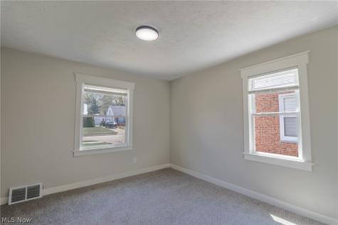 37 Arlington Circle Wickliffe OH 44092