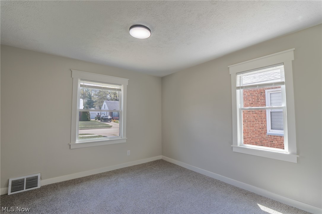 37 Arlington Circle Wickliffe OH 44092