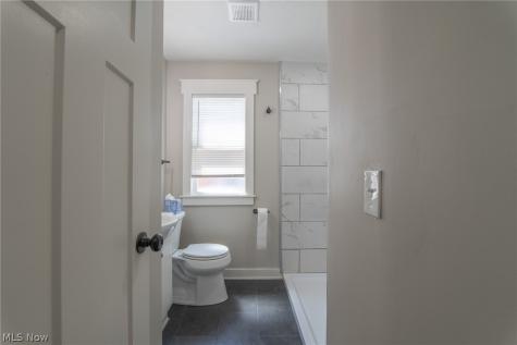 37 Arlington Circle Wickliffe OH 44092
