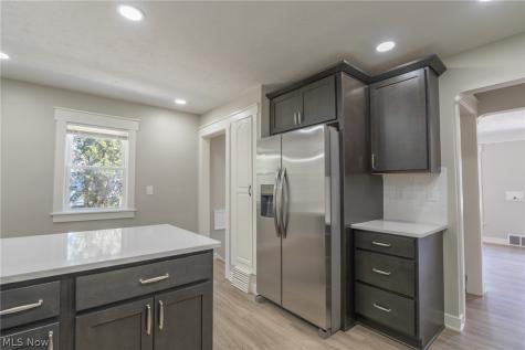 37 Arlington Circle Wickliffe OH 44092