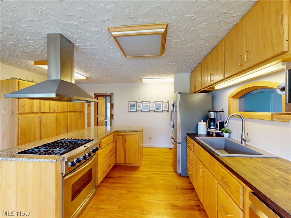 682 Rural Road Eastlake OH 44095