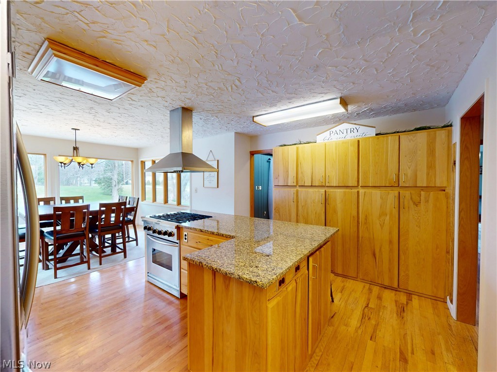 682 Rural Road Eastlake OH 44095