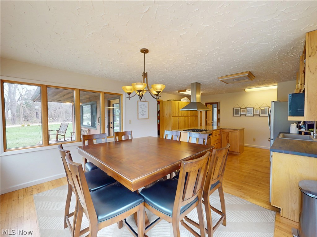 682 Rural Road Eastlake OH 44095