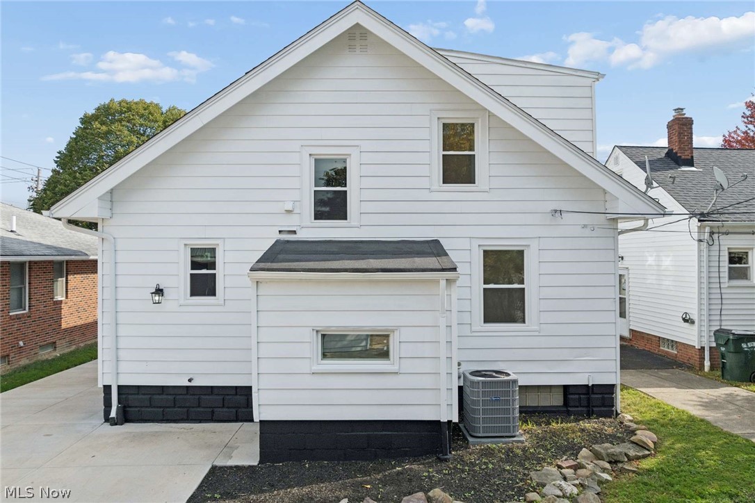 1514 Woodrow Avenue Mayfield Heights OH 44124