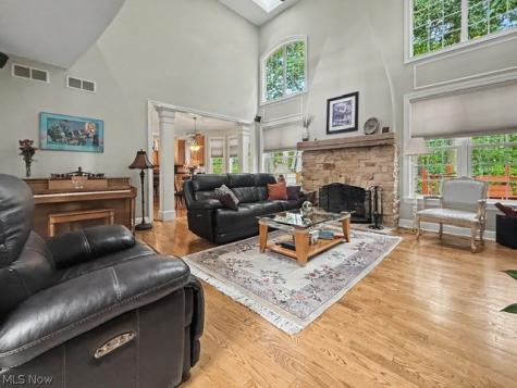 345 Knollwood Trail Richmond Heights OH 44143
