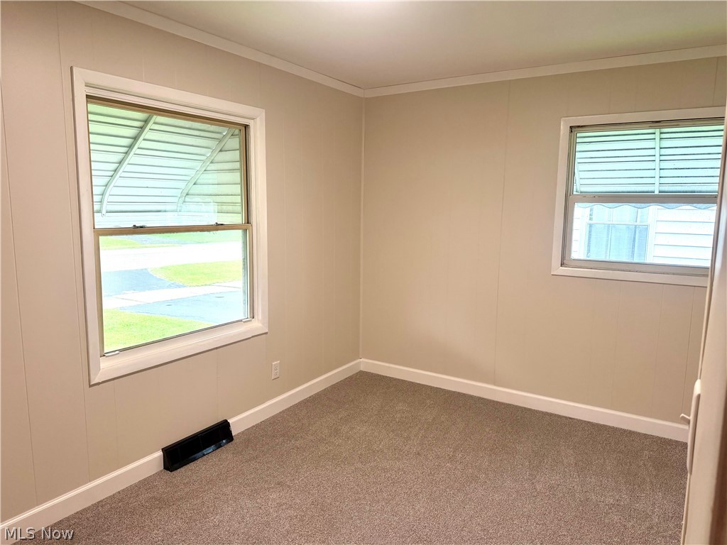 2065 Clermont Avenue NE Warren OH 44483