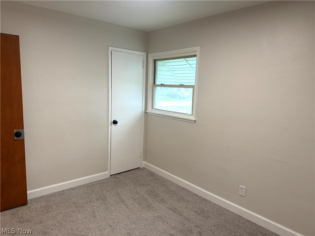 2065 Clermont Avenue NE Warren OH 44483