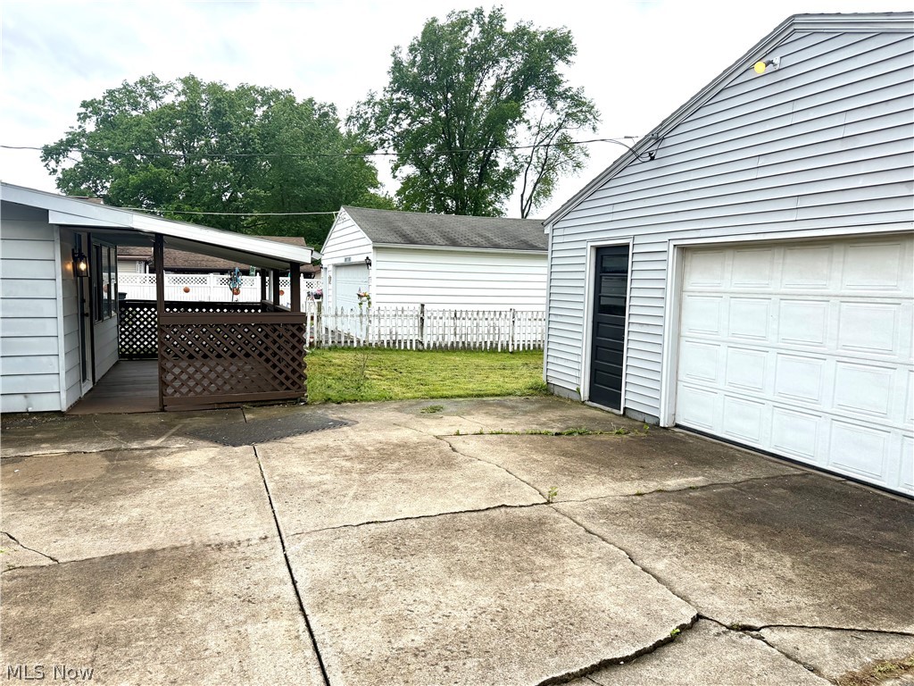 2065 Clermont Avenue NE Warren OH 44483