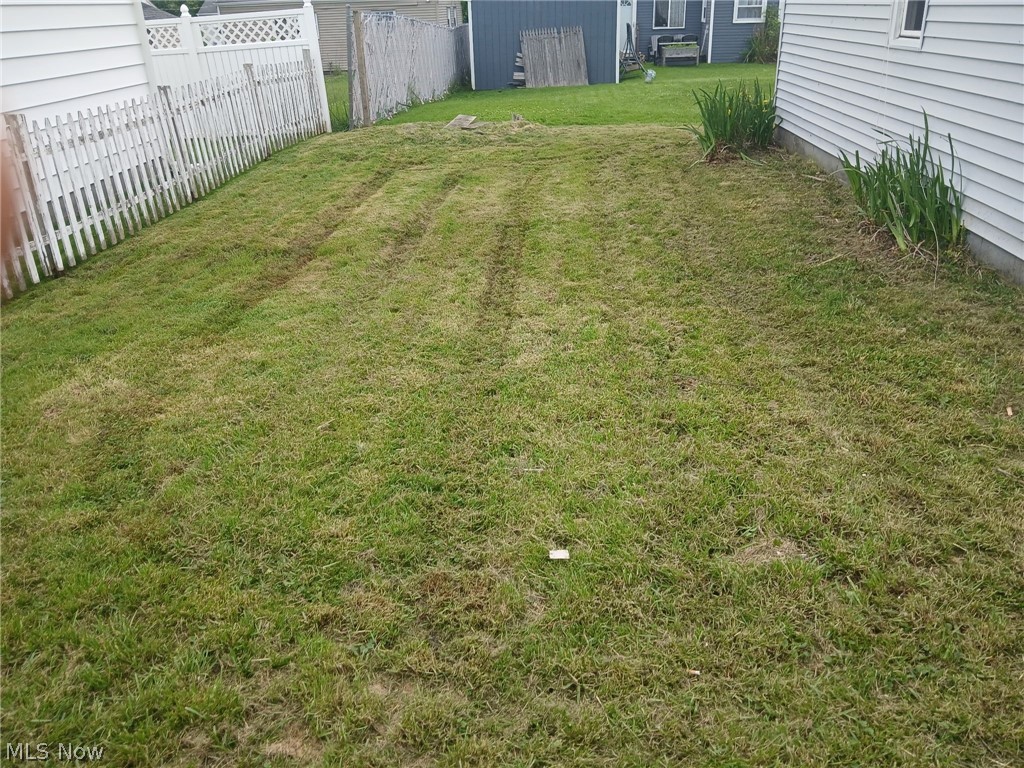 2065 Clermont Avenue NE Warren OH 44483