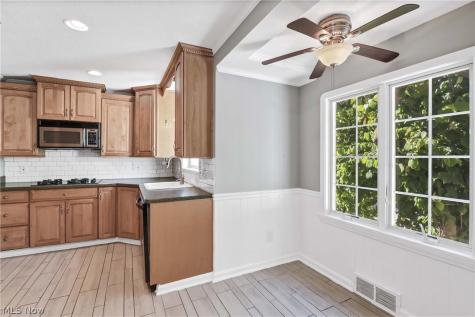 28302 W Oviatt Road Bay Village OH 44140