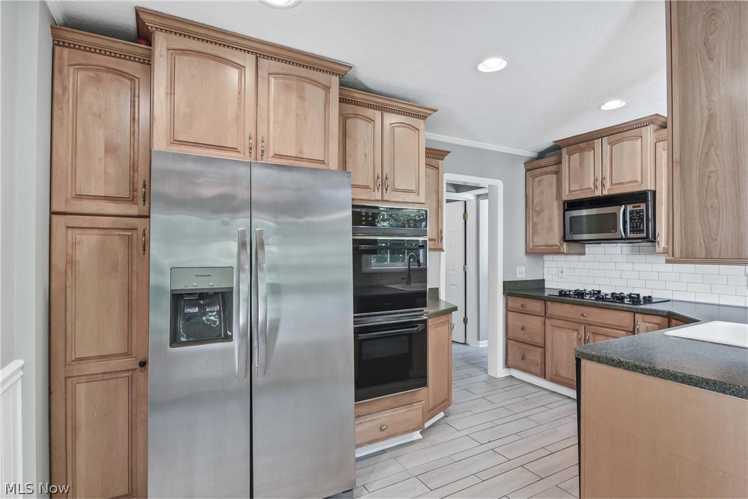 28302 W Oviatt Road Bay Village OH 44140