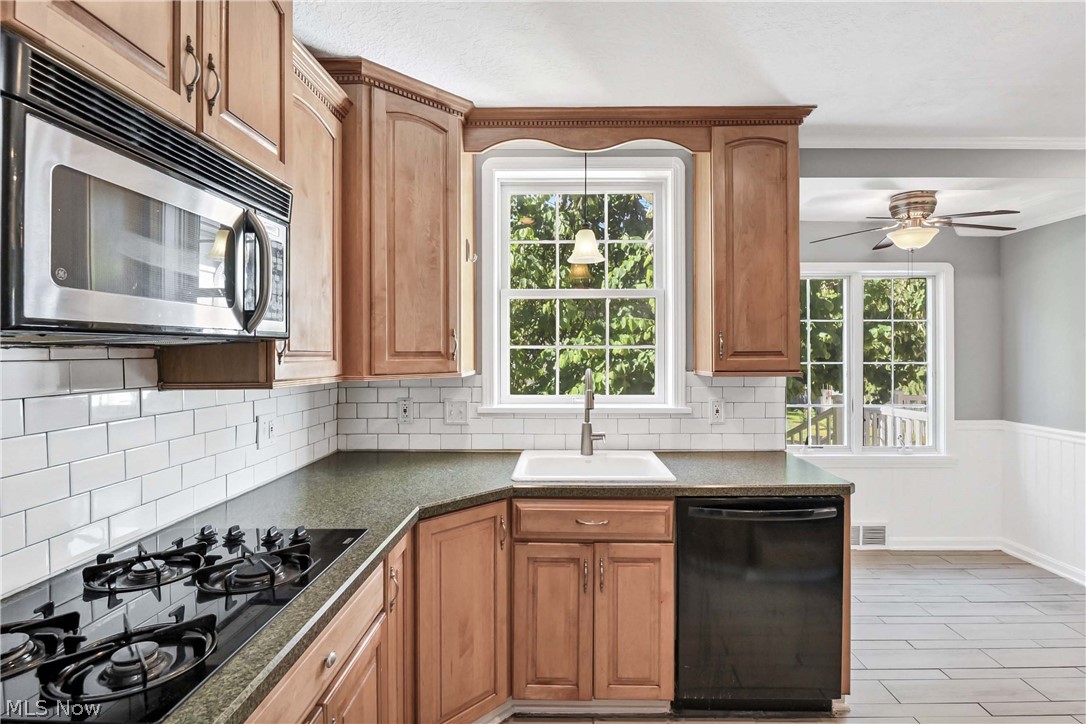 28302 W Oviatt Road Bay Village OH 44140