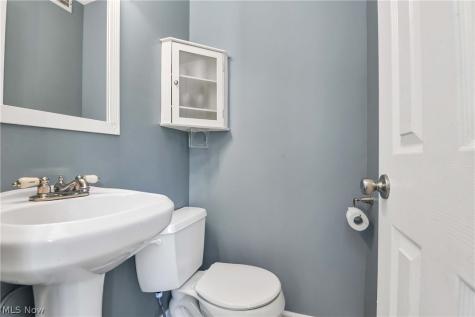 28302 W Oviatt Road Bay Village OH 44140