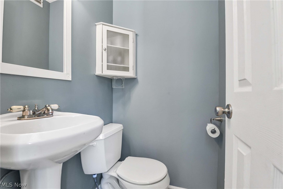 28302 W Oviatt Road Bay Village OH 44140