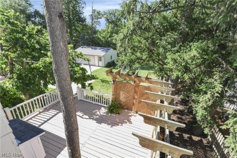 28302 W Oviatt Road Bay Village OH 44140
