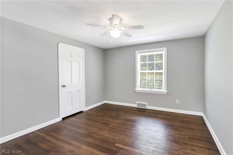 28302 W Oviatt Road Bay Village OH 44140