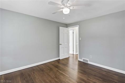 28302 W Oviatt Road Bay Village OH 44140