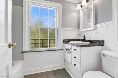 28302 W Oviatt Road Bay Village OH 44140