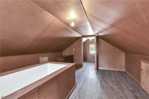 28302 W Oviatt Road Bay Village OH 44140