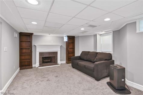 28302 W Oviatt Road Bay Village OH 44140