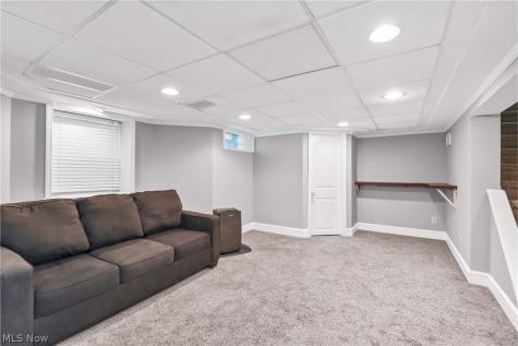 28302 W Oviatt Road Bay Village OH 44140