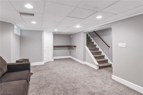 28302 W Oviatt Road Bay Village OH 44140