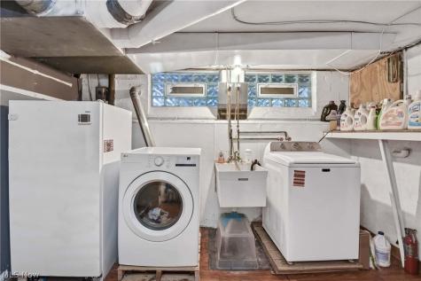 28302 W Oviatt Road Bay Village OH 44140