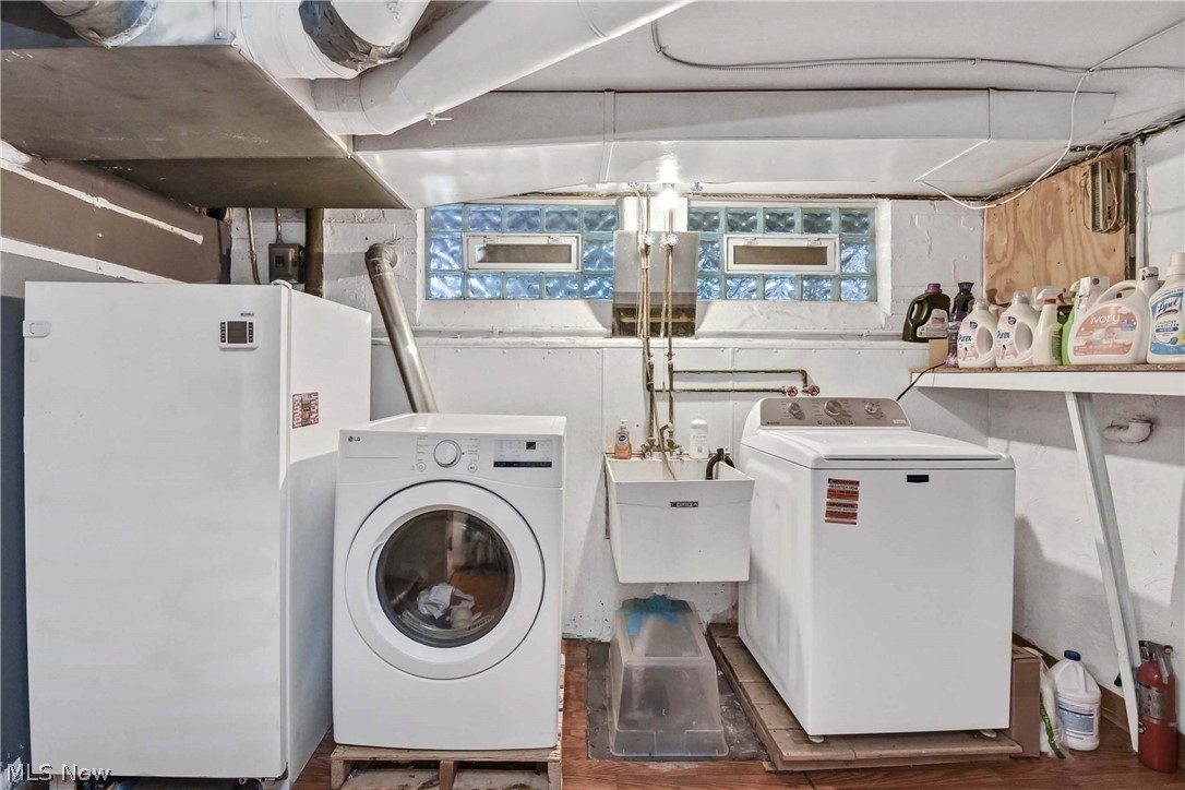 28302 W Oviatt Road Bay Village OH 44140