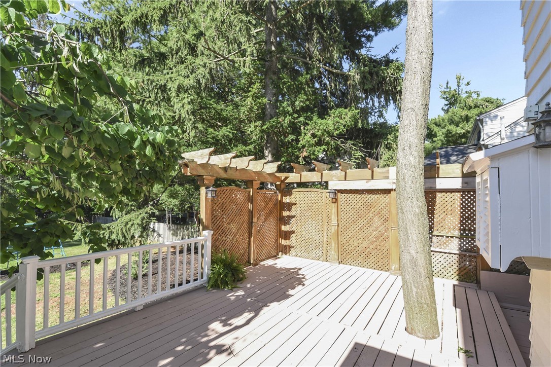 28302 W Oviatt Road Bay Village OH 44140