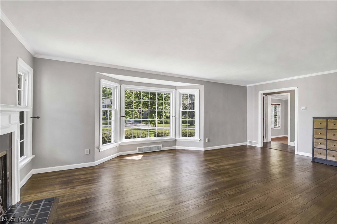 28302 W Oviatt Road Bay Village OH 44140