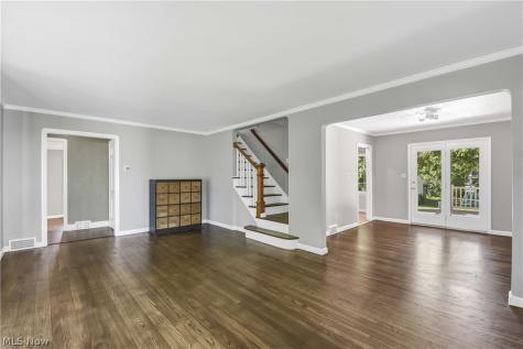 28302 W Oviatt Road Bay Village OH 44140