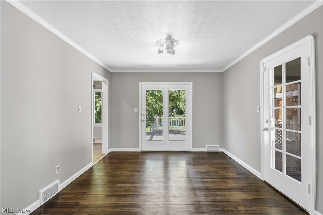28302 W Oviatt Road Bay Village OH 44140