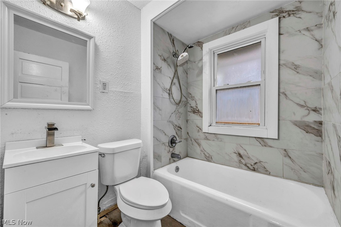 1677 Carlyon Road East Cleveland OH 44112