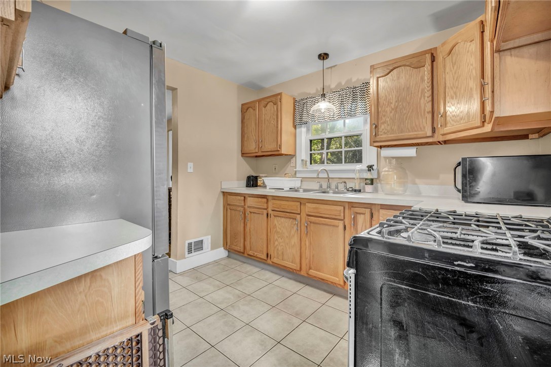 1382 Honodle Avenue Akron OH 44305