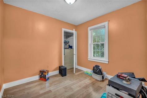 1382 Honodle Avenue Akron OH 44305