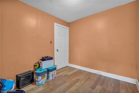 1382 Honodle Avenue Akron OH 44305
