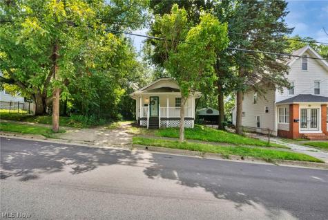 1382 Honodle Avenue Akron OH 44305