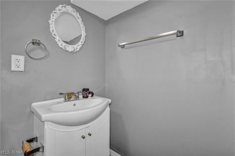 1382 Honodle Avenue Akron OH 44305