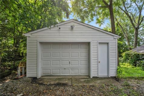 1382 Honodle Avenue Akron OH 44305