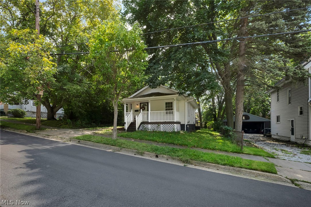 1382 Honodle Avenue Akron OH 44305